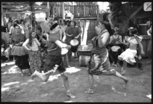 2010-summer-oregon-culture-history-hippie-oregon-country-fair-dancers