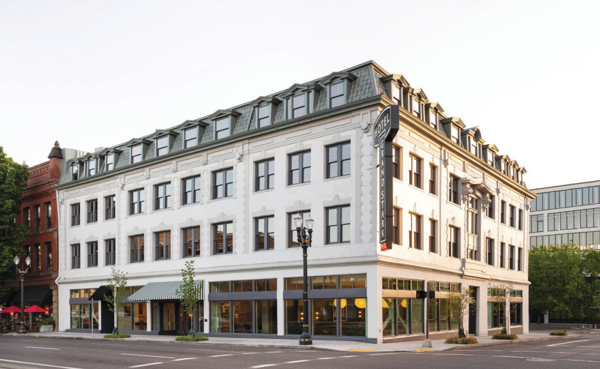Hotel Grand Stark’s exterior reveals the building’s heritage from 1906, as the Hotel Chamberlin.