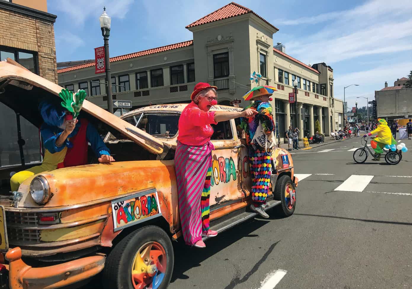 Old Astoria clown car