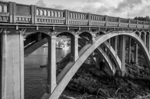 Crossing the entrance to the “world’s smallest bay,” the Depoe Bay Bridge also complements the local beauty with architectural grace.